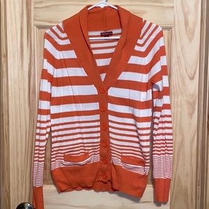 💟(5 for $30) orange & white sweater, button up.